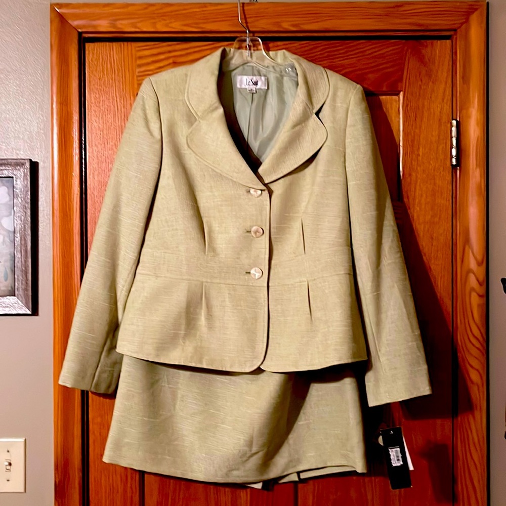 Women’s size14 lime color light weight skirt set